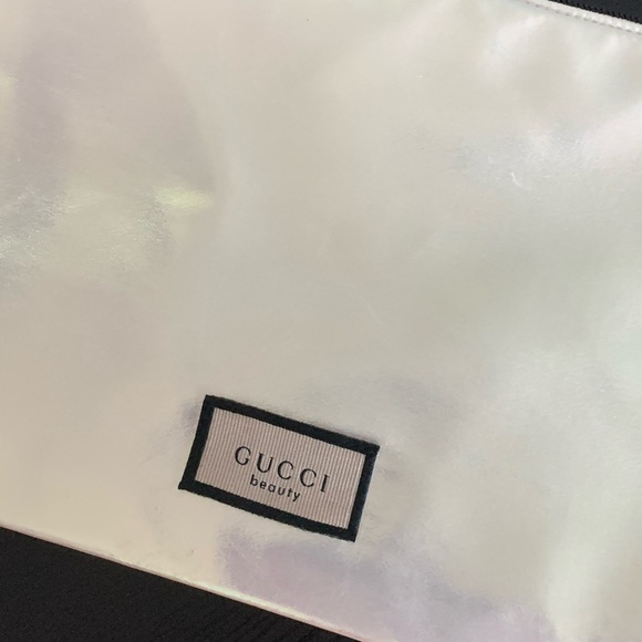 NEW GUCCI BEAUTY IRIDESCENT ZIP POUCH - Picture 3 of 4